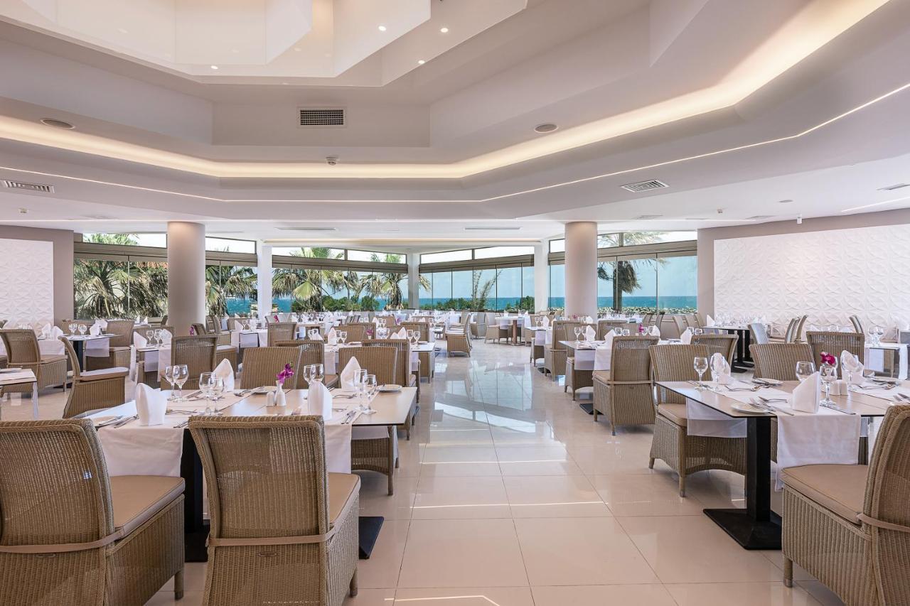 ปอร์โต ปลาตาเนียส บีช รีสอร์ต แอนด์ สปา Hotel ปลาเตเนียส ภายนอก รูปภาพ The restaurant at the hotel