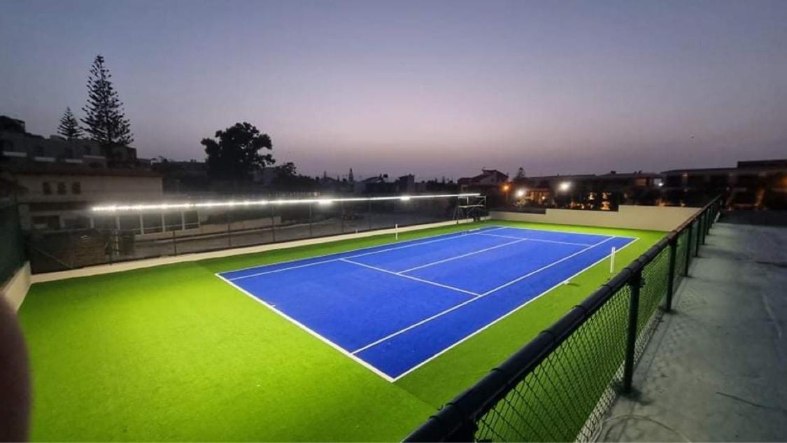 ปอร์โต ปลาตาเนียส บีช รีสอร์ต แอนด์ สปา Hotel ปลาเตเนียส ภายนอก รูปภาพ Tennis court at the club