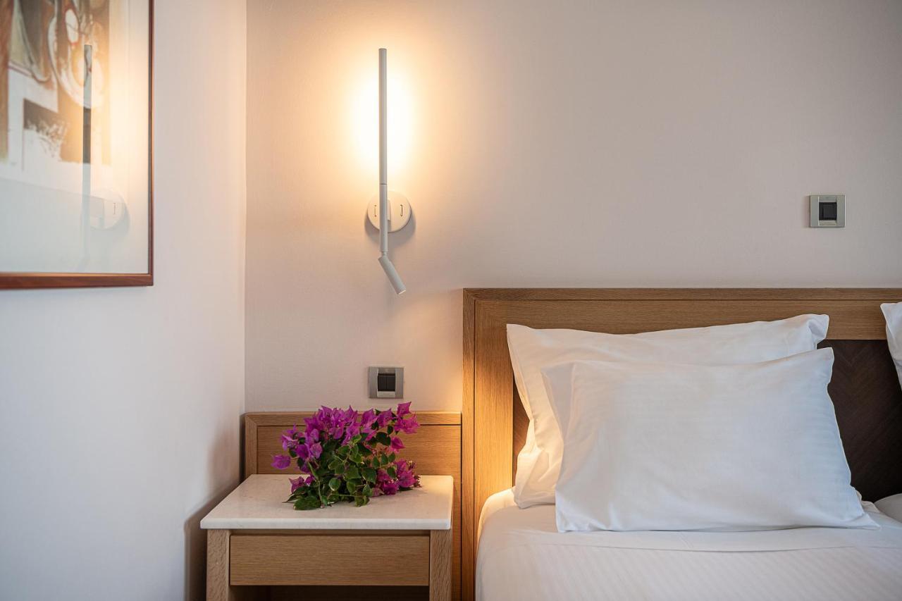 ปอร์โต ปลาตาเนียส บีช รีสอร์ต แอนด์ สปา Hotel ปลาเตเนียส ภายนอก รูปภาพ A wall light