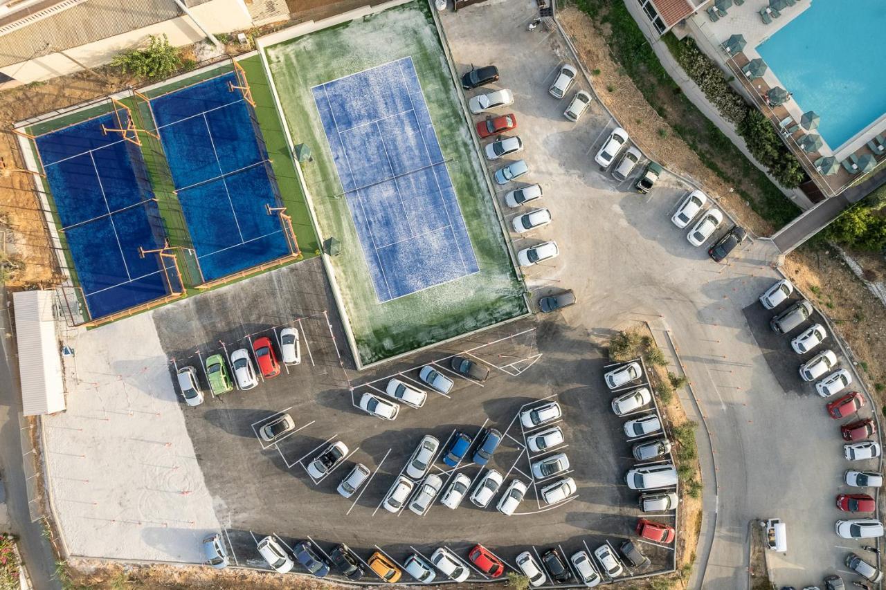 ปอร์โต ปลาตาเนียส บีช รีสอร์ต แอนด์ สปา Hotel ปลาเตเนียส ภายนอก รูปภาพ Tennis courts at the complex