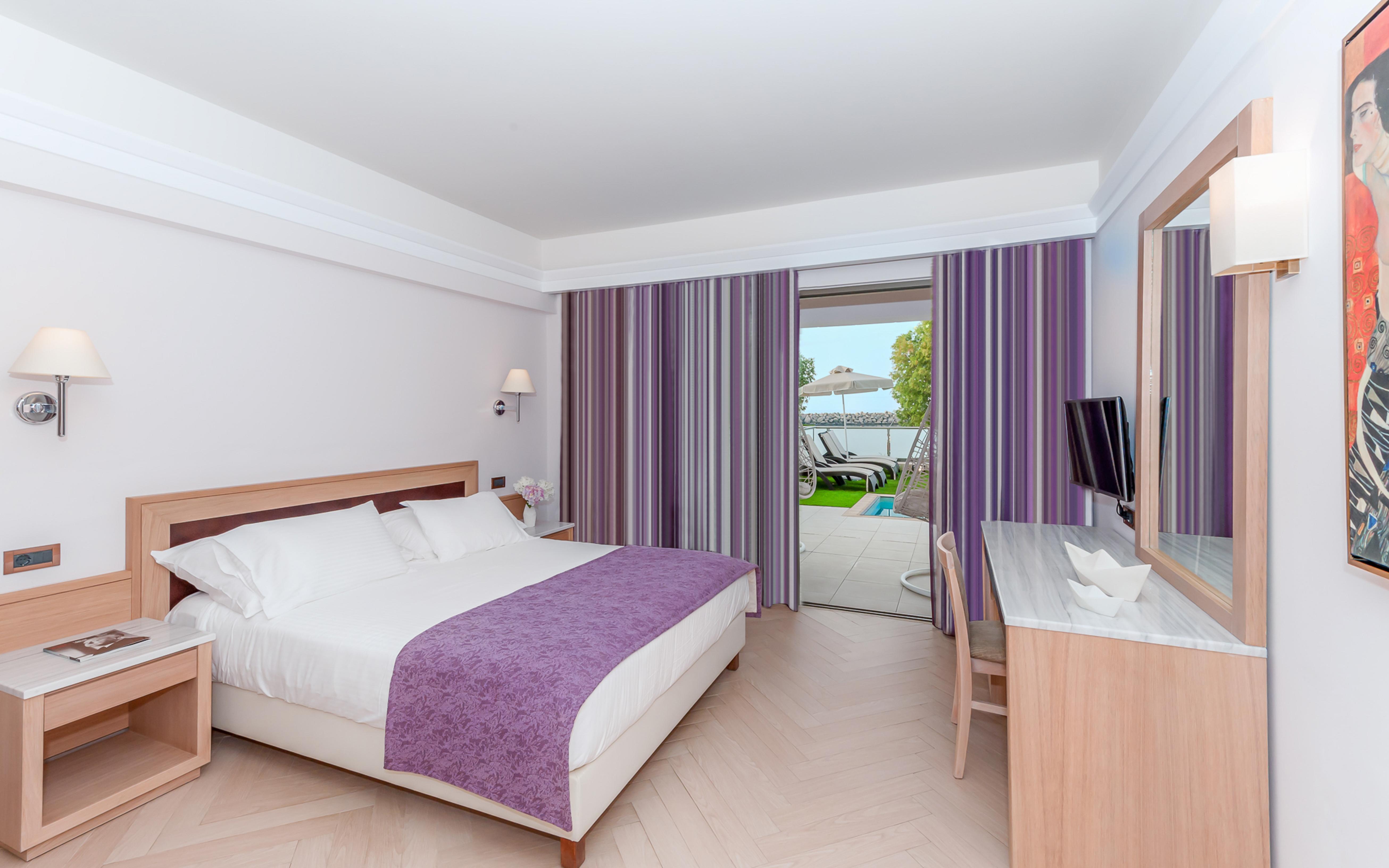 ปอร์โต ปลาตาเนียส บีช รีสอร์ต แอนด์ สปา Hotel ปลาเตเนียส ภายนอก รูปภาพ A typical room at the hotel