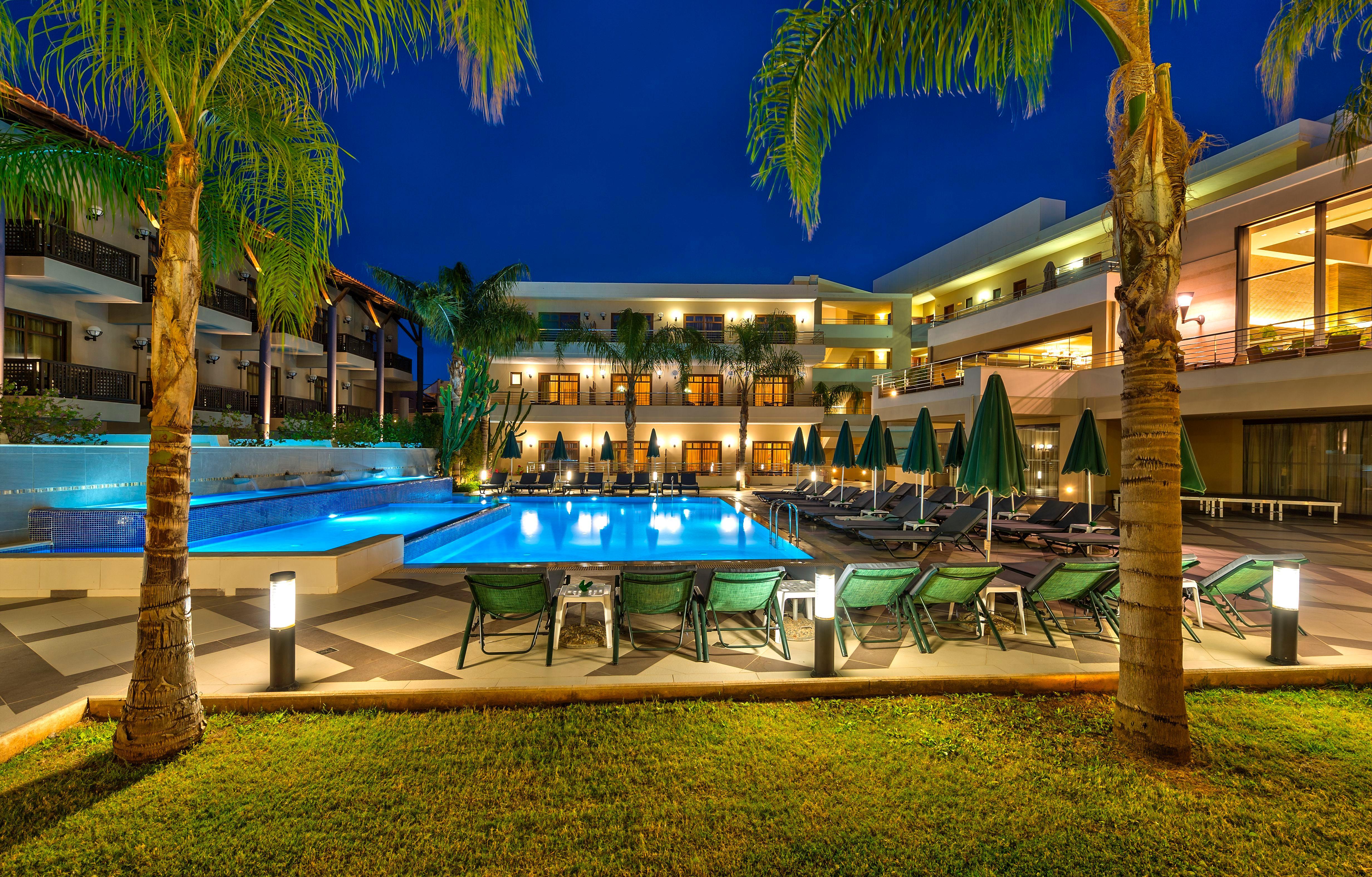 ปอร์โต ปลาตาเนียส บีช รีสอร์ต แอนด์ สปา Hotel ปลาเตเนียส ภายนอก รูปภาพ The Village Resort
