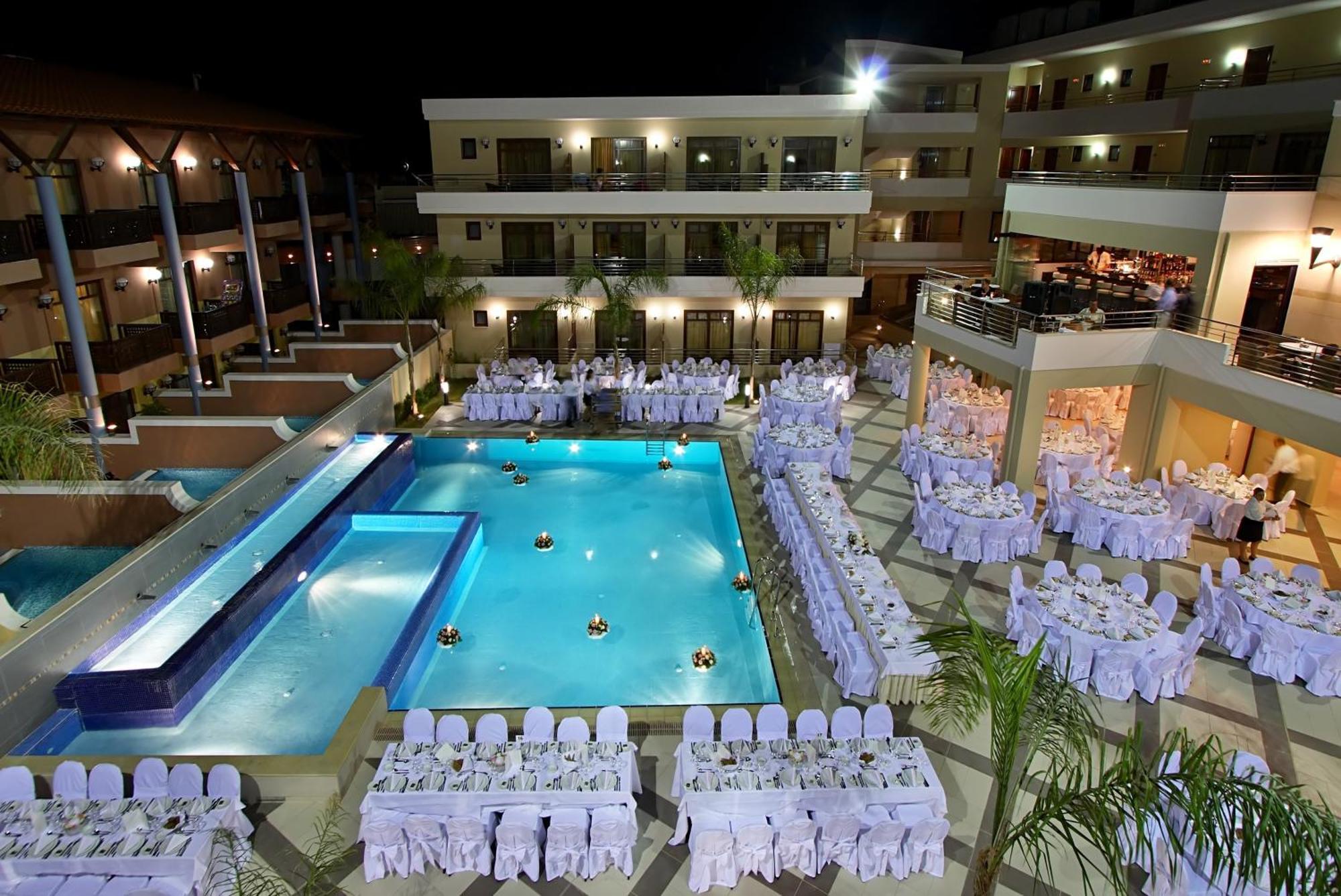 ปอร์โต ปลาตาเนียส บีช รีสอร์ต แอนด์ สปา Hotel ปลาเตเนียส ภายนอก รูปภาพ The pool at the hotel